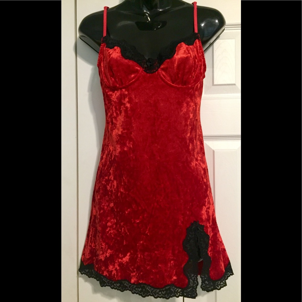 Red Velvet Crushed, Black Lace Nightie! Lift bust!